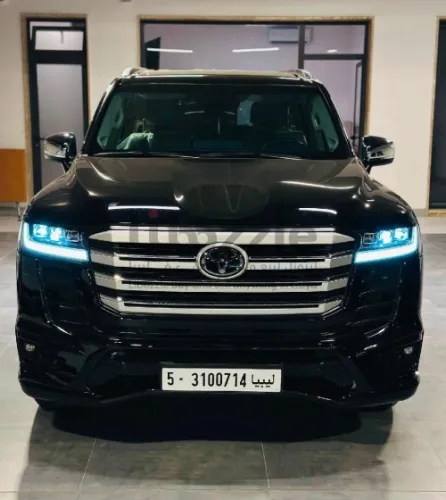 تويوتا لاندكروزر VXR 2025