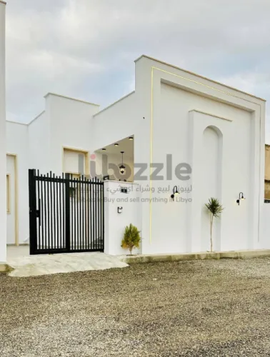 منزل أرضي بتشطيب حديث وفاخر جدًا