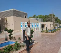 Dr Munir Khetni