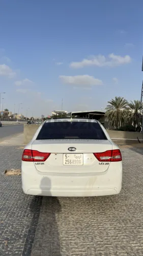 كيا لوتز لون ابيض لولي