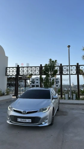 تويوتا افالون 2015