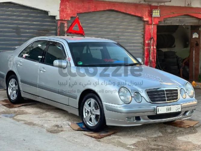 مرسيدس E200 عيون