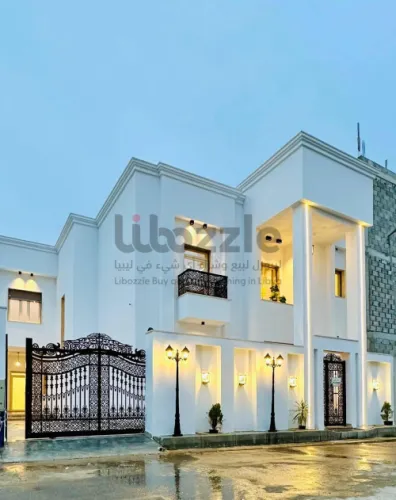 ڤيلا فاخره دورين بحوض سباحه