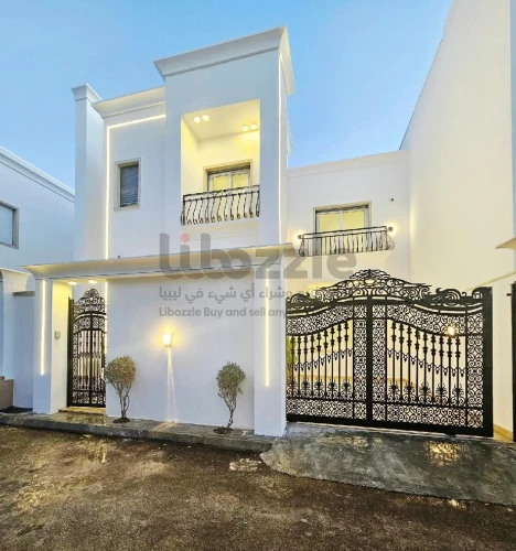 فيللا من طابقين خليجي قريبة من الرئيسي تشطيب 2025