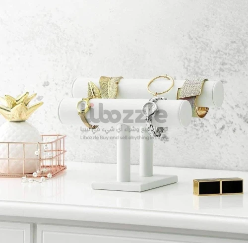 ستاند ساعات جلدي بلون الابيض❤️