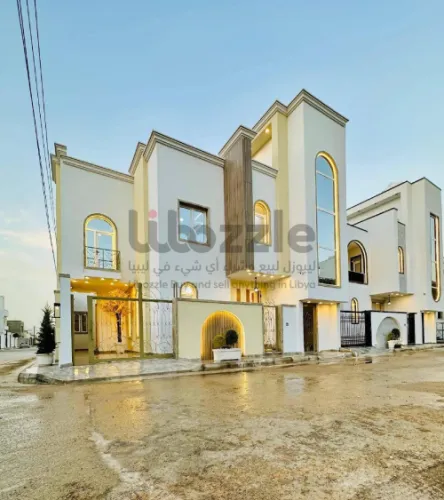 ڤيلا من طابقين مفصولات في موقع ممتاز وهادئ تشطيب