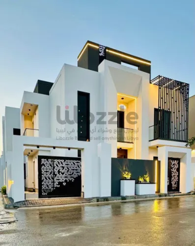 🏡فيلا من طابقين مفصولات واجهتين  مناسبة لسكن عائلت