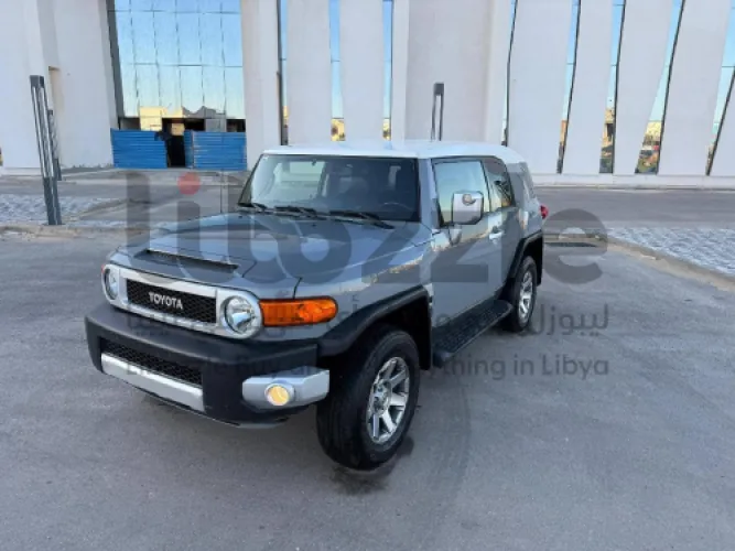 تويوتا FJ 2014