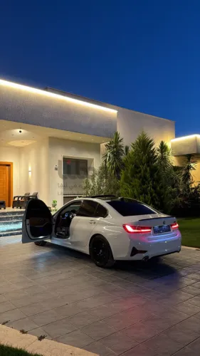 بي ام 330i 2021 الدار