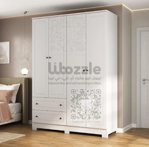 دولاب عصري بلون أبيض ناعم يضفي لمسة من الأناقة