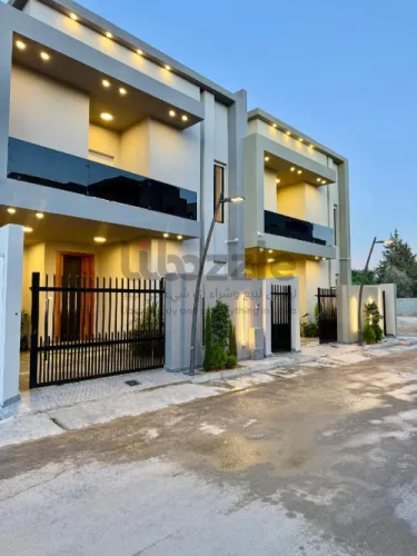 🏡 فيلا فاخرة للبيع في السراج  ( متفرع البغدادي