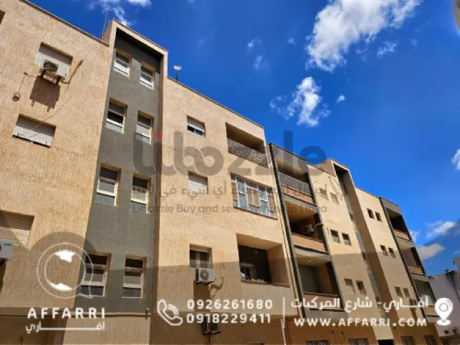 شقة سكنية بالطابق الارضي بها مدخل مستقل