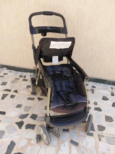 عربة أطفال بكرسيين