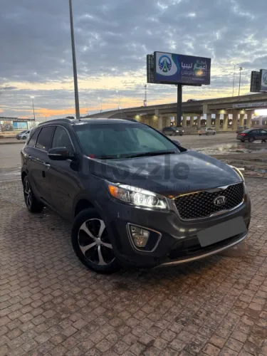 كيا سيرنتو 2016 نظيفه