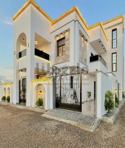 فيلا من طابقين مفصولات بالكامل  بواجهتين  تشطيب حد