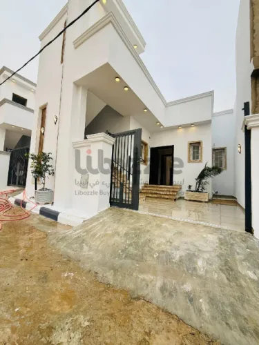 منزل للبيع بدولاب مطبخ تشطيب ممتاز