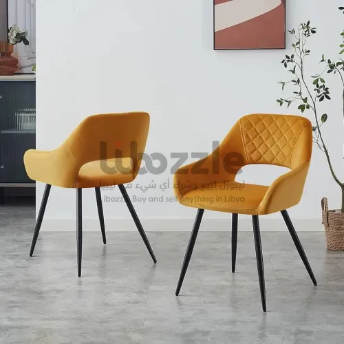 كرسيين باللون الأصفر