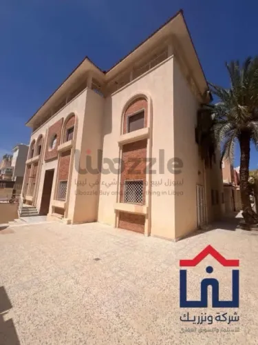 فيلا. دورين جنان. كبير. خدميه. بن عاشور. واجهتين.15 الف