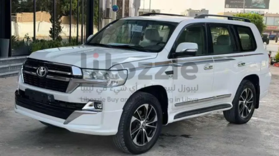 تويوتا لاندكروزر VXR