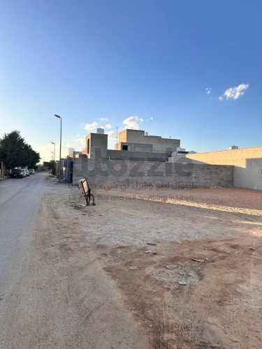 ارض للبيع مكان الباعيش حي سكاني