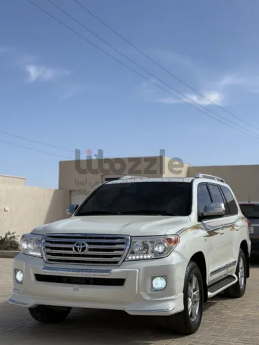 تيوتا لاند كروزر مفخرة 2010مكياج2014