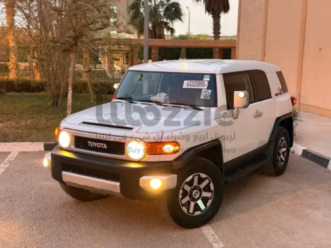تويوتا FJ 2012
