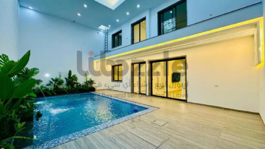 الفيلا من طابقين نظام خليجي بالحوض السباحة ،تشطيب