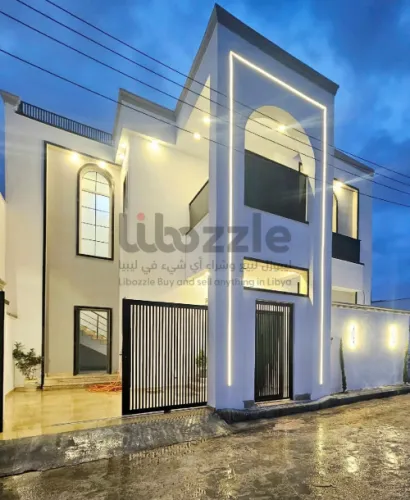 فيلا من طابق وملحق تشطيب حديث و موقع ممتاز 2026