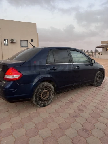 نيسان فيرسا )2009(