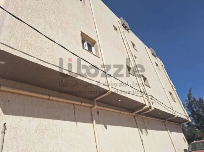 عقار تجاري على الرئيسي للبيع في قصر بن غشير