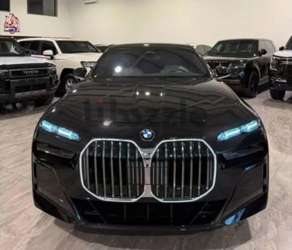 بي ام دبليو 760i 2026