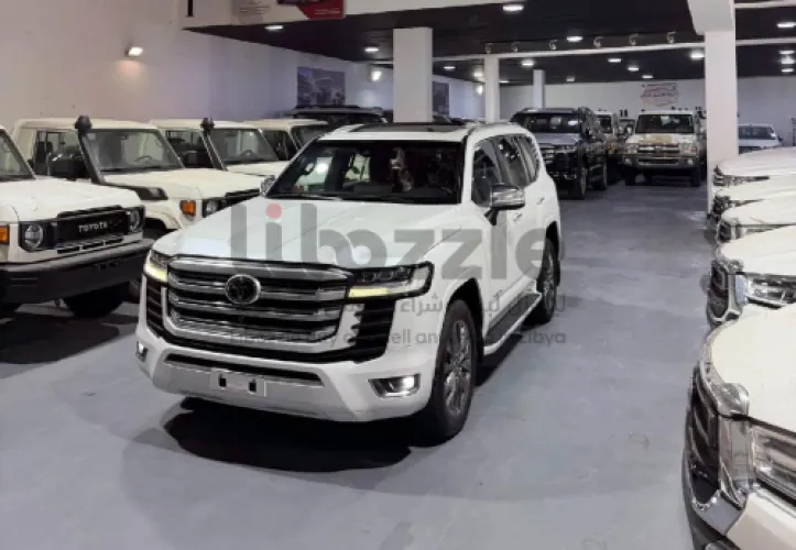 تويوتا لاندكروزر VXR