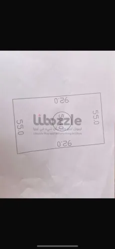 عقار تجاري ممتاز يصلح لأي نشاط، في حي سكني هادئ وب