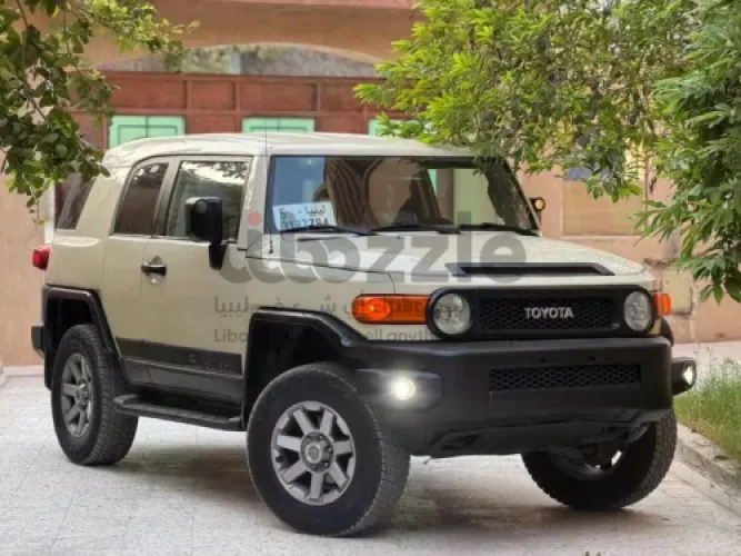 تويوتا FJ 2009