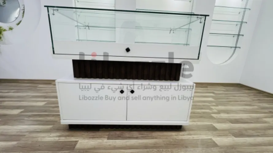 فترينة عرض للبيع