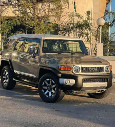 تايوتا FJ الوكيل 2013