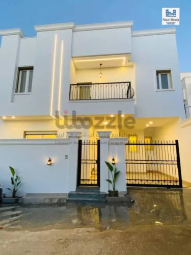 ڤيلات  دورين وملحق (والملحق كبير شبه شقة متكاملة)