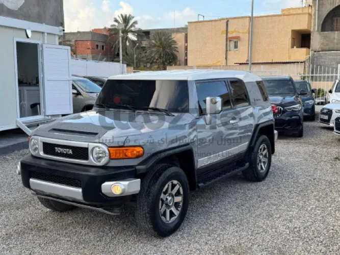 تويوتا FJ الوكيل 2013